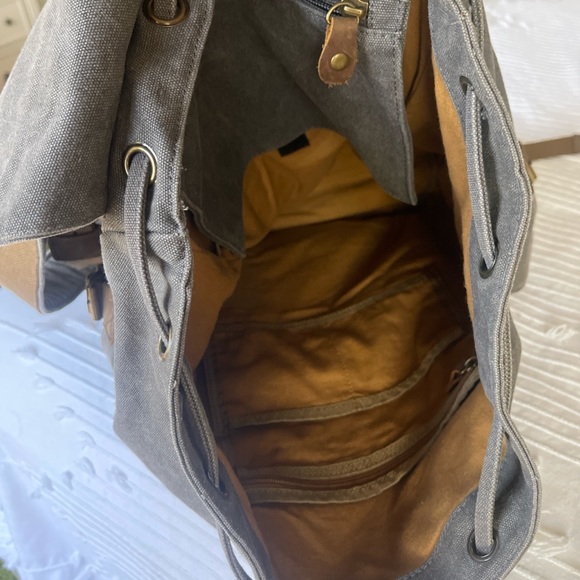 Backpack - Picture 3 of 3